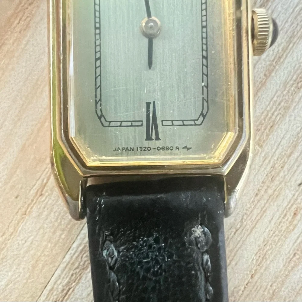Seiko ladies gold tone octagonal black leather dress watch NEW BATTERY